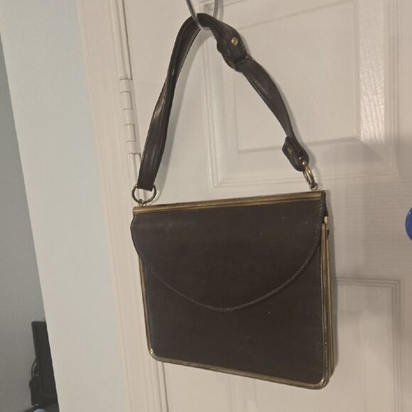 Elegant Brown Leather Shoulder Bag - Picture 8 of 8